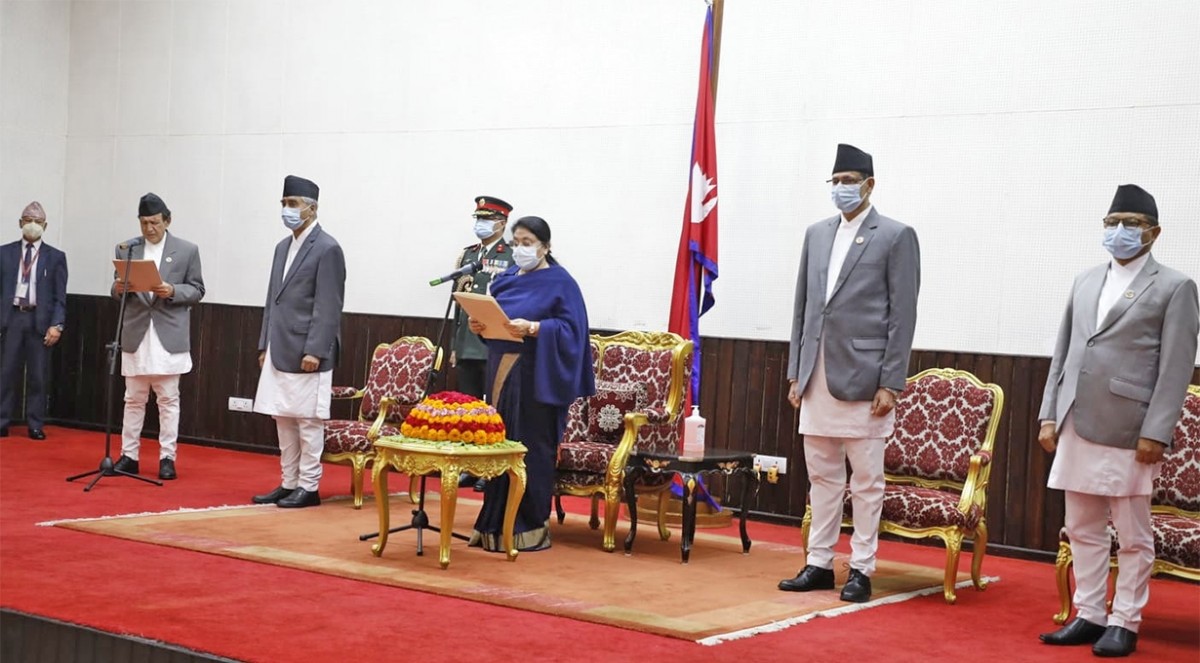 परराष्ट्रमन्त्री नारायण खड्काले लिए शपथ