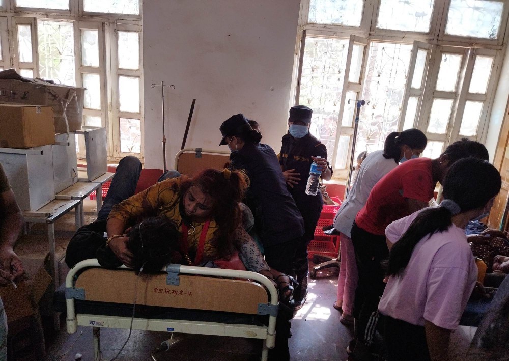 फिदिममा बस खस्दा कम्तीमा ४० जना घाइते, १५ को अवस्था गम्भिर
