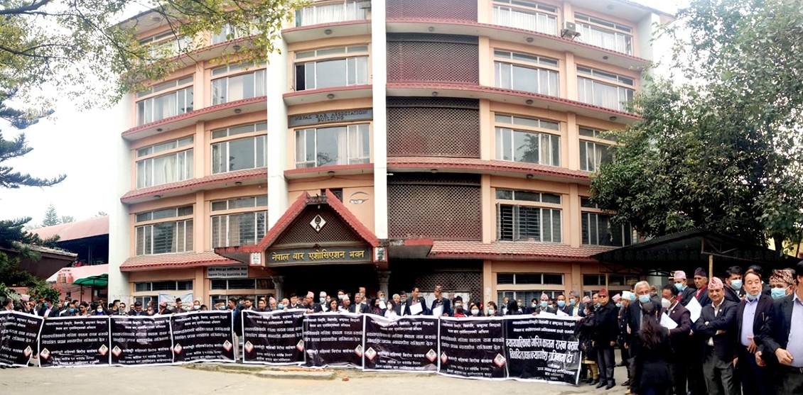 उपत्यका भरिका बार एकाइका वकिलहरु एक भएर आन्दोलन गर्दै