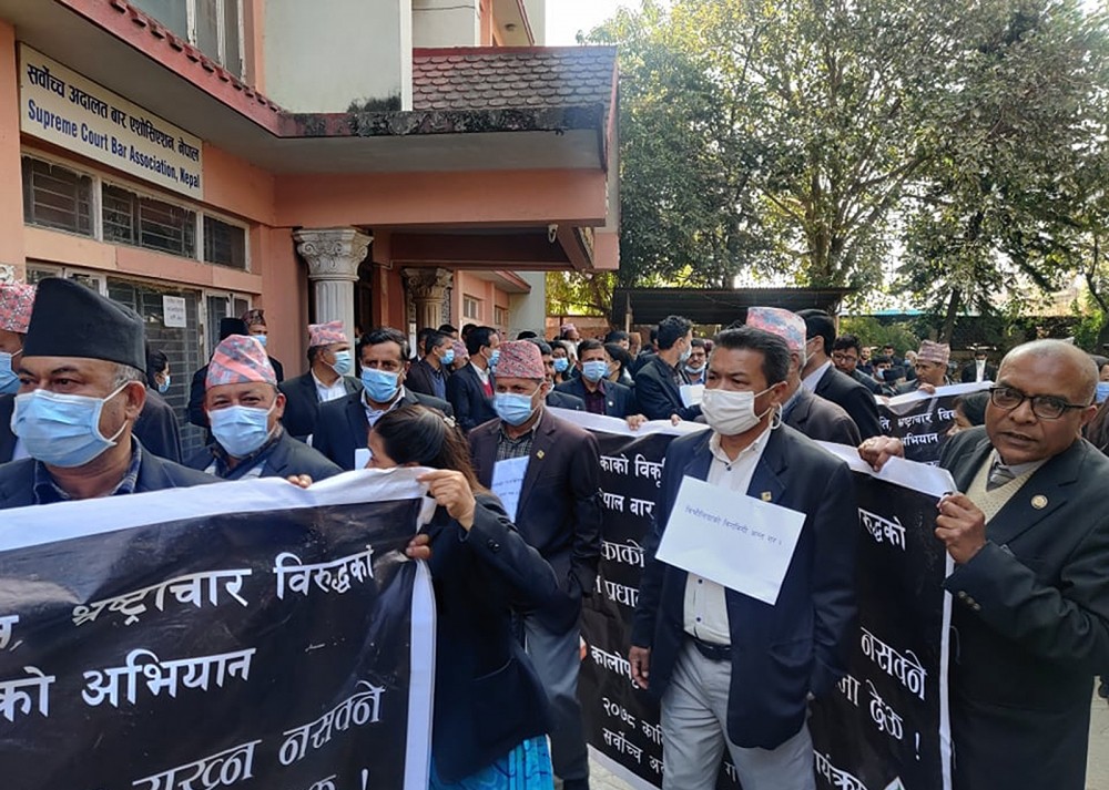प्रधानन्यायाधीशले तोको सोमबारका लागी इजलास, जबराविरुद्ध बारको आन्दोलन भने जारी