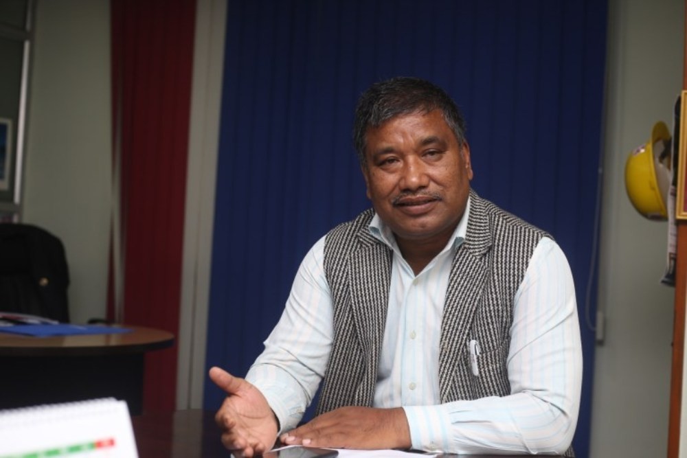 यी हुन् श्रमिक कोटाबाट निर्विरोध बनेका एमालेका ६ केन्द्रीय सदस्य 