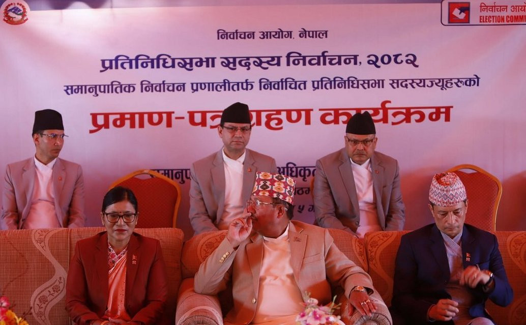 निर्वाचन आयोगद्धारा समानुपातिक सांसदलाई प्रमाणपत्र वितरण