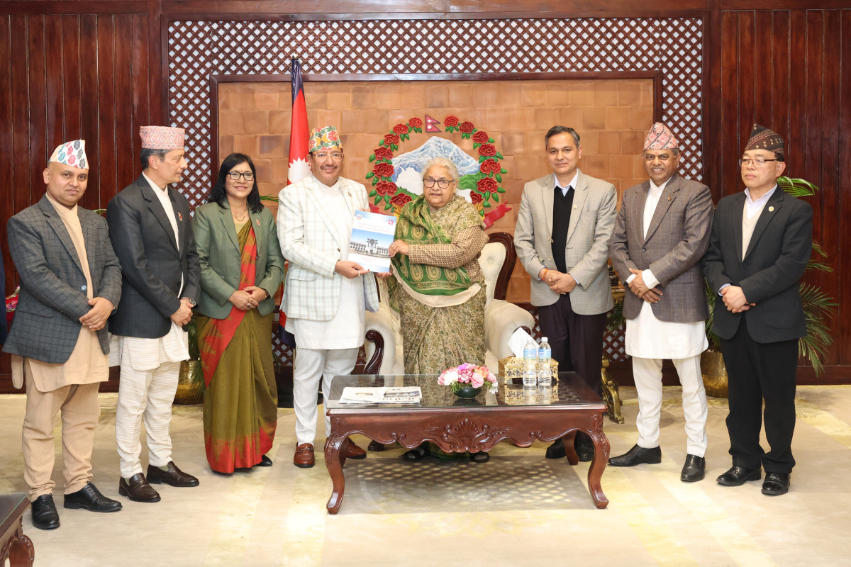 निर्वाचन सफल पारेकोमा निर्वाचन आयोगका पदाधिकारीको प्रधानमन्त्रीले गरिन उच्च प्रशंसा