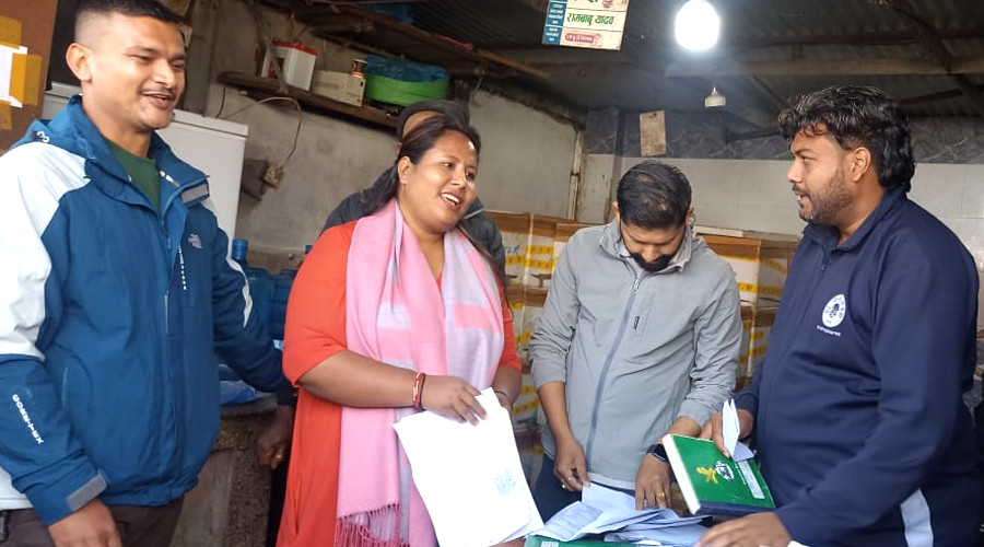 कालीमाटी बजारमा कृषिमन्त्रीको अनुगमन, बिलविजकमा बदमासी भेटियो