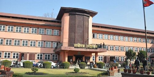 पूर्वराष्ट्रपति र पूर्वप्रधानमन्त्रीहरूले गैरकानुनी रूपमा उपचार खर्च लिएको भन्दै रिट दर्ता