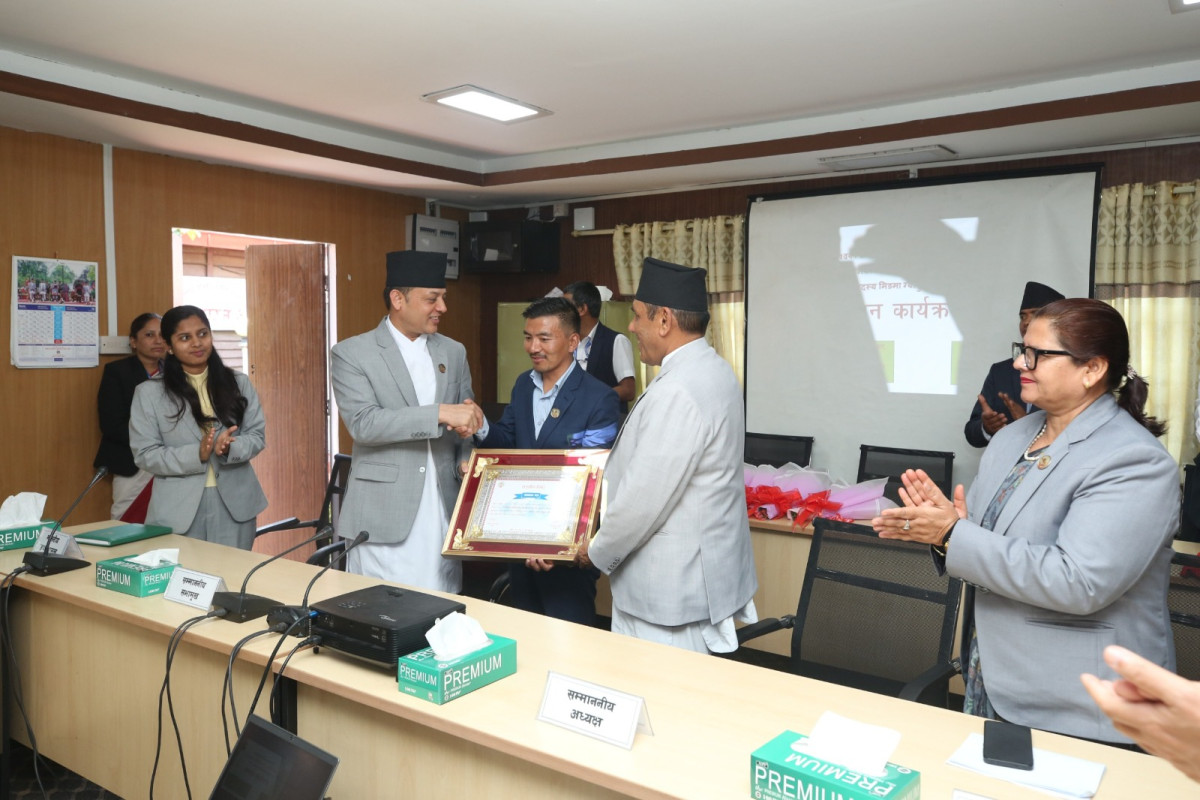 सगरमाथा आरोही सांसद मिङ्गा ग्याबु शेर्पा सभामुखद्धारा सम्मानित