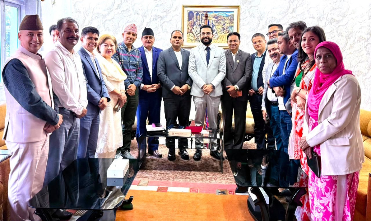 स्कुल सन्चालकसँग मन्त्री पोखरेलले भने -  शिक्षा सुधारमा  निजी क्षेत्रको सहकार्य अपरिहार्य